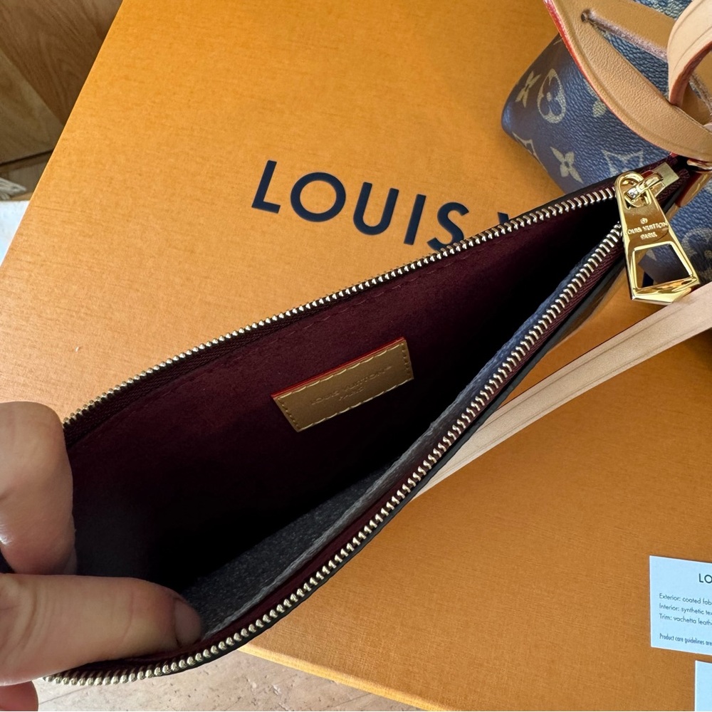 NWT AUTHENTIC LOUIS VUITTON CARRYALL PM SHOULDER BAG - Picture 6 of 11